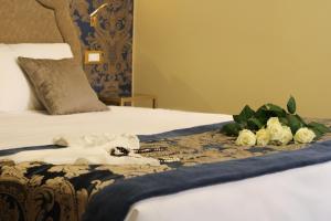 A bed or beds in a room at Cà Dell'Arte Palace