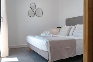 Posteľ alebo postele v izbe v ubytovaní APARTAMENTOS VIRGEN DEL CARMEN