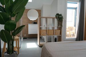 Posteľ alebo postele v izbe v ubytovaní APARTAMENTOS VIRGEN DEL CARMEN