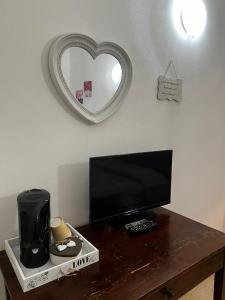 A television and/or entertainment centre at Agriturismo Corte San Girolamo