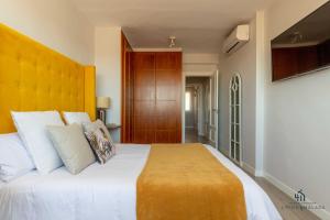 A bed or beds in a room at Living4Malaga Infinity Views Penthouse