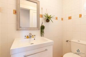 A bathroom at Living4Malaga Infinity Views Penthouse
