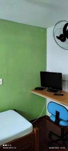 TV a/nebo společenská místnost v ubytování Hostel365