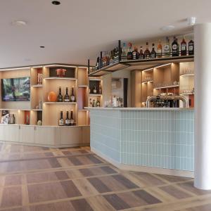 Lounge nebo bar v ubytování Hôtel Antares & Spa