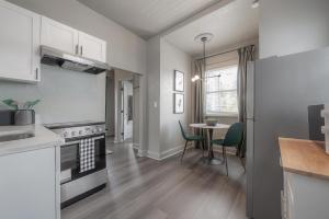 a kitchen with a stove and a table with chairs at Updated Condo in Heart of Tampa in Tampa