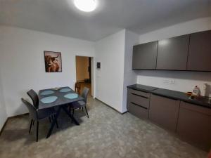 Kuchyň nebo kuchyňský kout v ubytování Rooms Optim