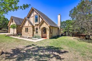 The building in which the holiday home is located