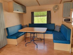 Posezení v ubytování Camping Familial paisible avec piscine, mobil home , chalet, Studio & emplacement nue
