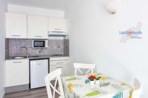 Kuchyň nebo kuchyňský kout v ubytování Vivienda Vacacional Casita del Mar