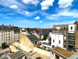 Pemandangan umum Orleans atau pemandangan kota yang diambil dari apartemen