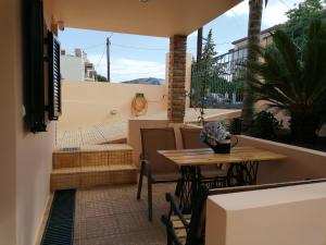 Balkón nebo terasa v ubytování petite nafplio sofos apartment