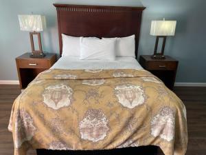 a bedroom with a large bed with two night stands at Blue Seal Inn in Pismo Beach