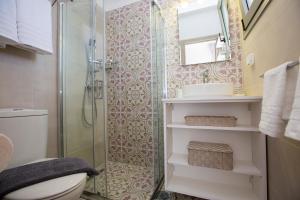 Ένα μπάνιο στο My Home in RHO +42 φωτογραφίες