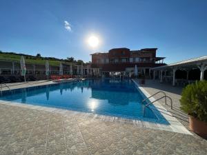 Gallery image of Плувен комплекс ФЪЦ in Opaka