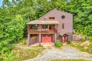 an aerial view of a house with a garage at Close to Heaven in Sylva
