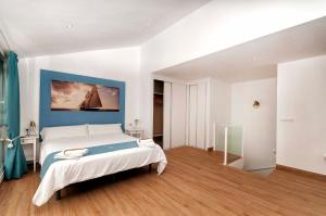 Łóżko lub łóżka w pokoju w obiekcie Suites At Sea II