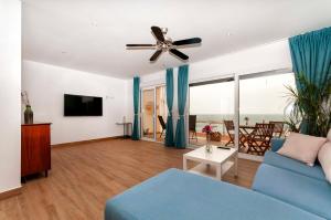 Telewizja i/lub zestaw kina domowego w obiekcie Suites At Sea II