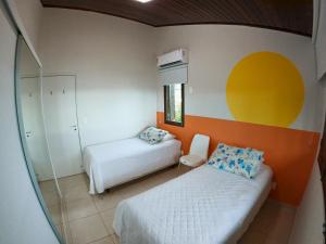 Ένα ή περισσότερα κρεβάτια σε δωμάτιο στο Paraíso Praia de Maracaípe