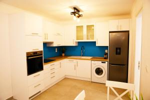 Kuchyň nebo kuchyňský kout v ubytování Gikas Apartments