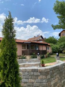 Το κτήριο όπου στεγάζεται  ο ξενώνας +31 φωτογραφίες