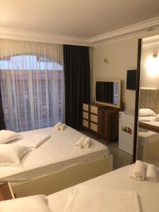 Postel nebo postele na pokoji v ubytování Hotel Dolphin Batumi