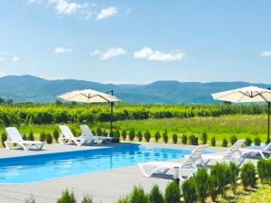 Bazén v ubytování Finca Idoize Camping Hotel nebo v jeho okolí