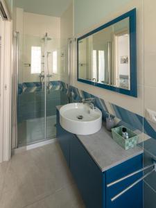 Ett badrum på Camere Casa Azzurra