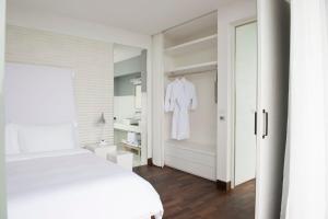 A bed or beds in a room at COMO Point Yamu, Phuket