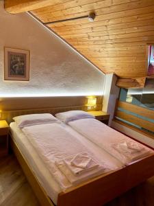 מיטה או מיטות בחדר ב-Dependance Soran-H. San Lorenzo