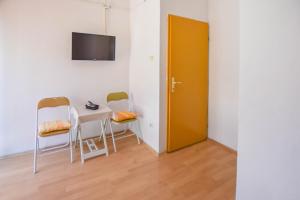 TV a/nebo společenská místnost v ubytování Rooms Oak Tree