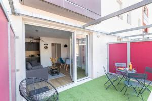 a patio with a table and chairs and a living room at CABANA & Mâcon Rive Gauche in Mâcon
