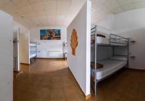 Posteľ alebo postele v izbe v ubytovaní Albergue Espiritu Xacobeo