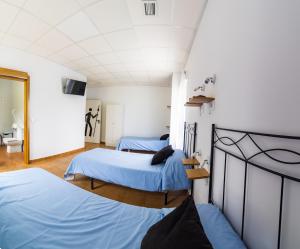 Posteľ alebo postele v izbe v ubytovaní Albergue Espiritu Xacobeo