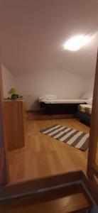 Łóżko lub łóżka w pokoju w obiekcie Villa Dobra Family Apartments