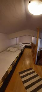 Łóżko lub łóżka w pokoju w obiekcie Villa Dobra Family Apartments