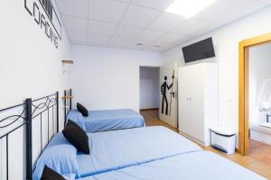 Posteľ alebo postele v izbe v ubytovaní Albergue Espiritu Xacobeo