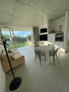 a living room with a table and a couch at Guendalina Suite 2 in Verona