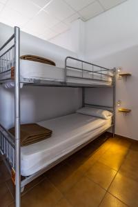 Posteľ alebo postele v izbe v ubytovaní Albergue Espiritu Xacobeo