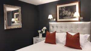 Postel nebo postele na pokoji v ubytování Ana Frank Boutique Hotel