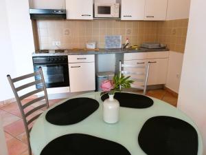 Kuchnia lub aneks kuchenny w obiekcie Villa Dobra Family Apartments