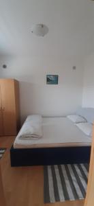 Łóżko lub łóżka w pokoju w obiekcie Villa Dobra Family Apartments