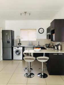Kitchen o kitchenette sa PHOLA The View