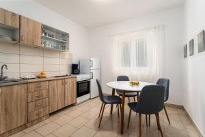 Kuchyňa alebo kuchynka v ubytovaní Apartment Fiorella