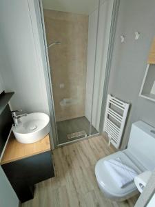 A bathroom at Garda Di Vino Agricamping & Wine Shop Lazise