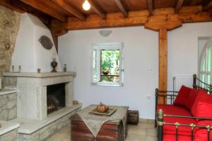 A seating area at Menelia Cottage
