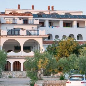 a large building with a car parked in front of it at Irene Bed & Breakfast Tisno in Tisno