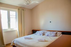 Giường trong phòng chung tại Apartments Kraljic
