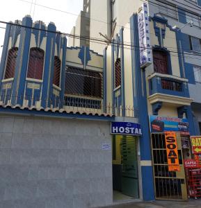budynek ze szpitalem na boku w obiekcie Anciejo inn ll w mieście Lima