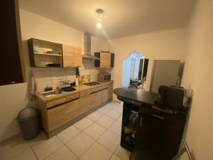 Kitchen o kitchenette sa Grand Appartement lumineux 75m2