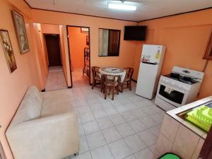 Kuchyň nebo kuchyňský kout v ubytování Marta's Guesthouses, apartamentos con entrada autonoma